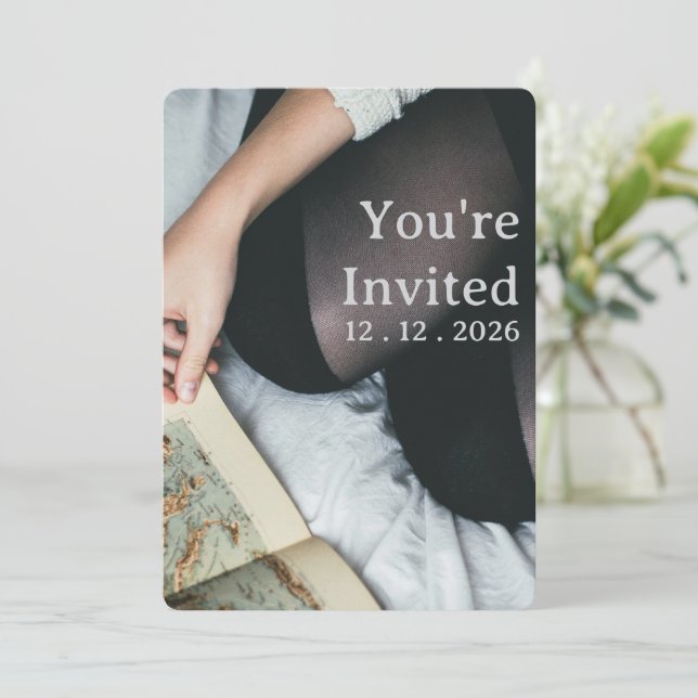 Invitations d'événements personnalisées pour une d (Debout devant)