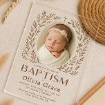 Invitations En Acrylique Carton d'invitation neutre en acrylique pour baptê<br><div class="desc">Ce design présente un portrait de bébé ovale doux encadré de délicates guirlandes botaniques dessinées à la main et d'une croix discrète en haut, créant une composition chaleureuse et empreinte de foi. Le fond en bois clair ajoute une touche rustique et naturelle, tandis que la typographie élégante à empattements lui...</div>