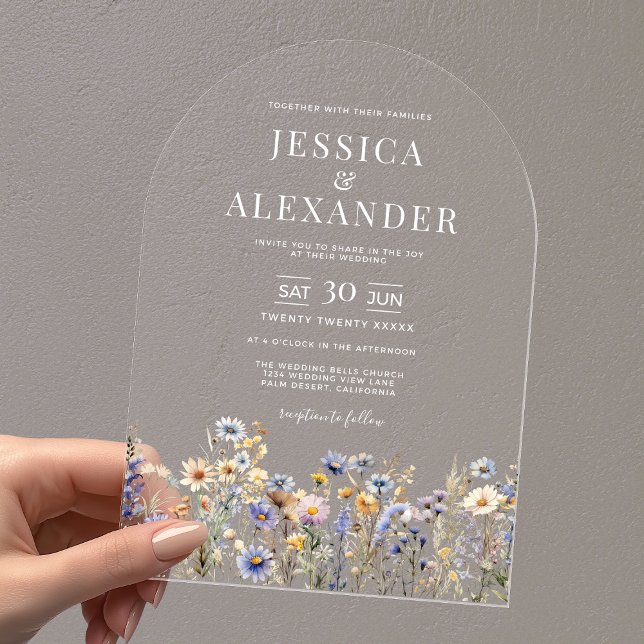 Invitations En Acrylique Dusty Blue Fleurs sauvages Élégant Mariage d'arc (Dusty Blue Wildflowers Elegant Arch Clear Acrylic Wedding Invitation with  purple, yellow flowers.)