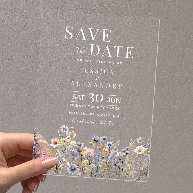 Invitations En Acrylique Dusty Blue Fleurs sauvages Élégant mariage Date de (Dusty Blue Wildflowers Elegant Wedding Save the Date Clear Acrylic Invitation with White Text.)