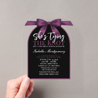 Invitations En Acrylique Elle Noue le Nœud Papillon Palette Pourpre