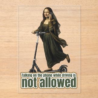 Invitations En Acrylique Mona Lisa on the phone riding a kick scooter
