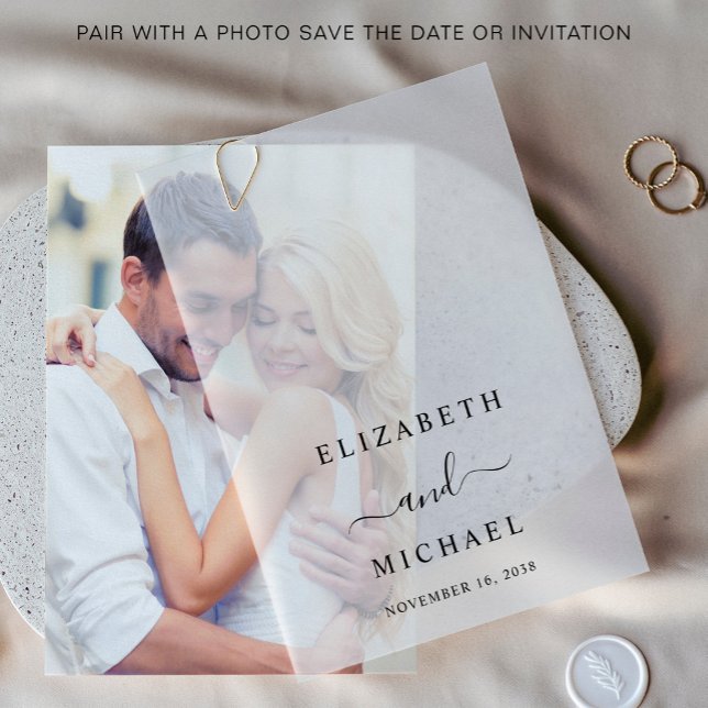 Invitations En Vélin Chic Mariage Monogramme superposition (Elevate your save the dates and wedding invitations with the timeless beauty of vellum overlays)