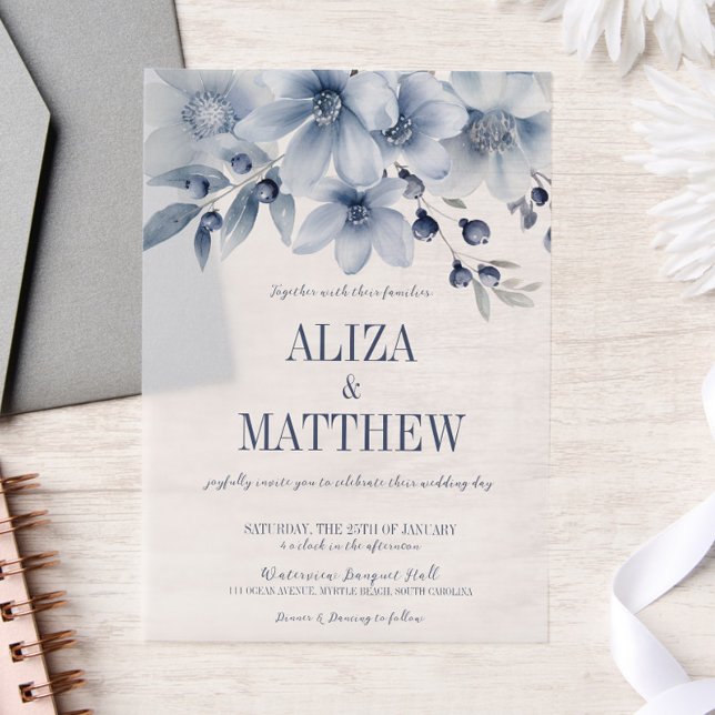 Invitations En Vélin Élégant Mariage de superposition Florale Bleue (Blue floral vellum overlay wedding invitation, watercolor, blueberries, modern script, elegant )