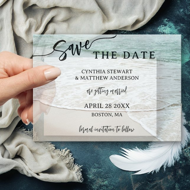 Invitations En Vélin Élégant Script Beach Enregistrer la date (Elegant vellum wedding Save the Date overlay featuring a script text on an illustration of the beach)