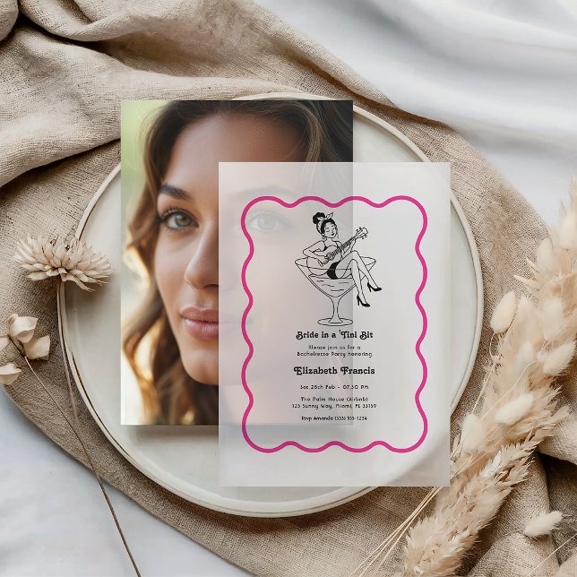 Invitations En Vélin Mariée dans une soirée de Bachelorette Party 'Tini (Bride in a 'Tini Bit Martini Bachelorette Party Vellum Invitation)