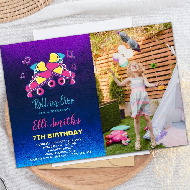 Invitations personnalisables de parties de patinag (Roller On Over Skating Birthday Invitations photo)