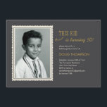Invitations Photo Anniversaire Pour Adultes<br><div class="desc">Invitations photos d'anniversaire pour adultes avec un design gris foncé. Personnalisez le libellé et téléchargez votre ancienne photo.</div>