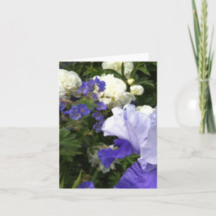 Iris, pivoines et carte de note de Cranesbill