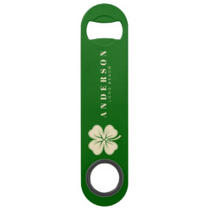 Irlandais Lucky Four Leaf Clover avec le nom vert