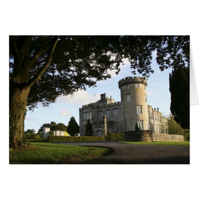 Irlande, l'entrée latérale du château de Dromoland (Devant horizontal)