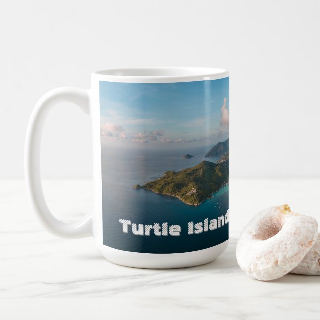 Island Horizons – Sunset over Turtle Island Mug (Avec donut)