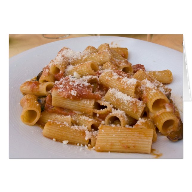 Italie, Positano. Assiette de rigatoni. (Devant horizontal)
