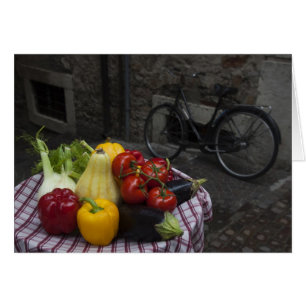 Italie, province de Brescia, Gargnano. Table avec 