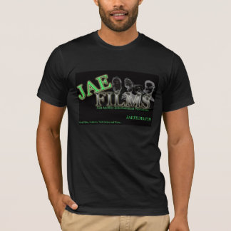 JAE filme le T-shirt de logo
