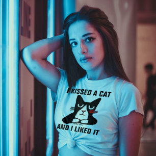 J'AI AIMÉ UN CHAT ET J'AIMAIS LES T-shirts