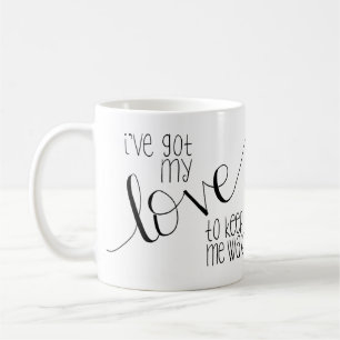 J'ai mon amour pour me garder tasse chaude