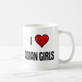 J'aime la tasse asiatique de filles