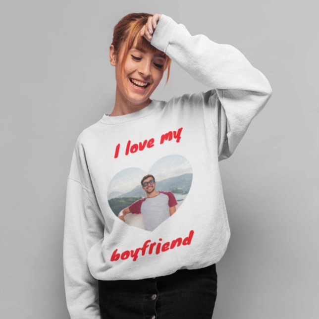 J'aime mon petit ami sweatshirt (Créateur téléchargé)