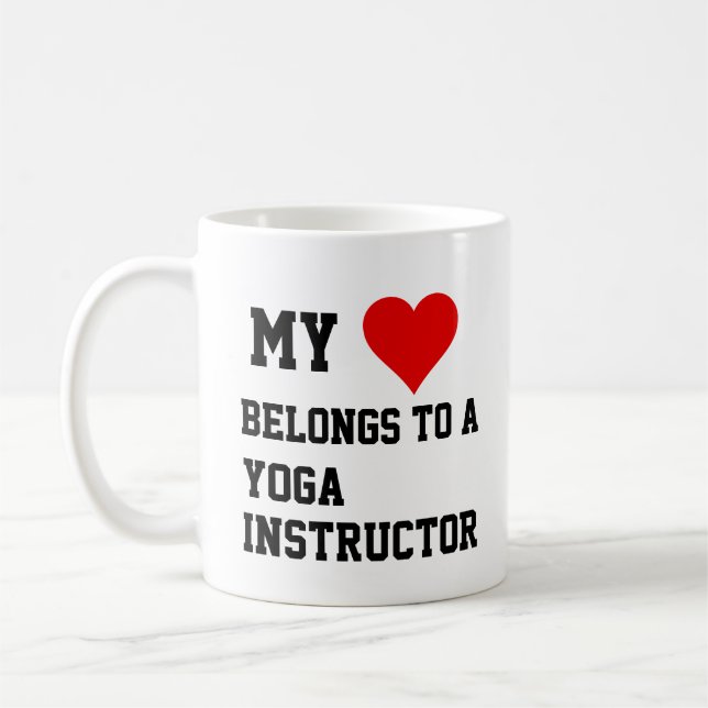 J'Appartiens À Un Instructeur De Yoga Mug (Gauche)