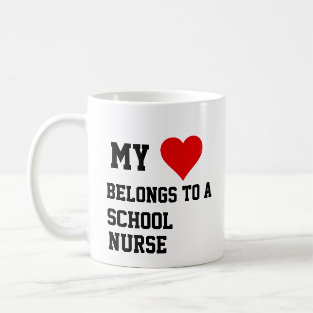 J'Appartiens À Une Infirmière De L'École Mug (Gauche)