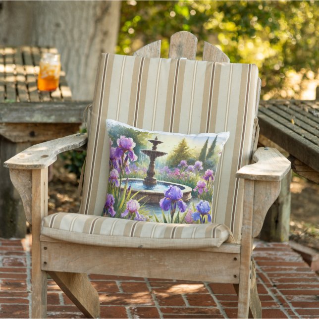 Jardin d'Iris Violet Coussin de jet en aquarelle (Chaise)