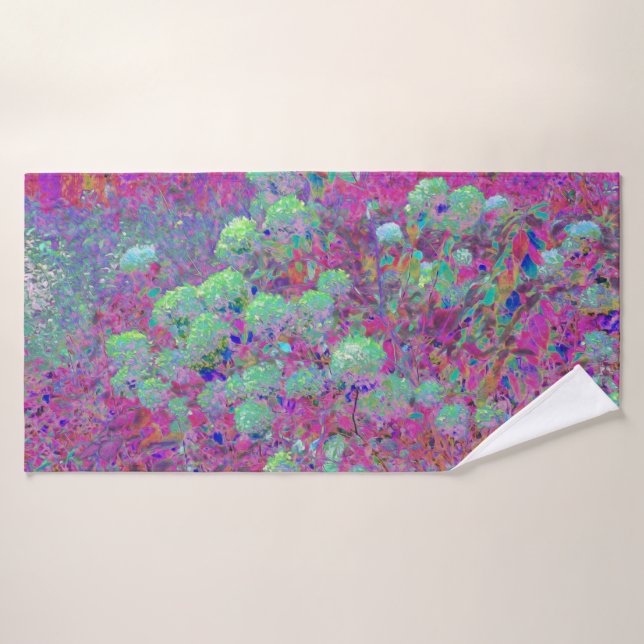 Jardin magenta avec fleurs d'hortensia aqua (Serviette de bain)
