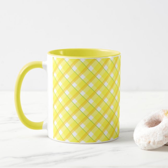 Jaune rétro sur Blancs Plaid Stripes Coffee Mug (Avec donut)