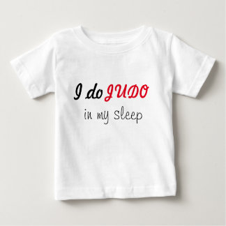 Je fais le judo dans mon T-shirt de sommeil