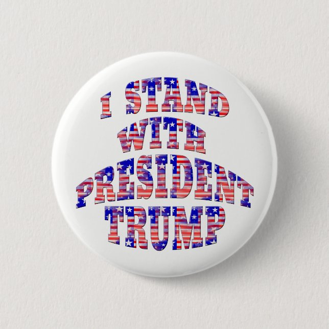JE ME TIENS AVEC LE PRÉSIDENT TRUMP Badge / Pin (Devant)