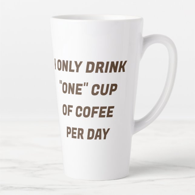Je ne bois qu'une tasse de café par jour de Mug PE (Droite)