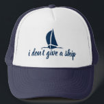 Je ne donne pas un bateau - casquette nautique<br><div class="desc">Je ne donne pas un bateau - casquette nautique mignon de camionneur. Idée drôle de cadeau pour le marin, épouse, amie. Conception de voilier de bleu marine avec la citation humoristique. Image nautique de bateau à voile de bleu marine/bateau de navigation. Casquette de thème de sport aquatique/loisirs. Headwear fait sur...</div>