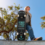 "Je suis le chemin" Skateboard<br><div class="desc">Christian Skateboard avec le verset biblique de Jean 14:6 Jésus lui dit : "Je suis le chemin, la vérité et la vie. Personne ne peut venir au Père sauf par moi". Les versets sont en couleurs pastel bleu et en calligraphie mixte et typographie minimaliste. Ce design de foi moderne et...</div>