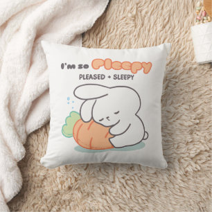 Je suis si heureux : Bunny Hugging Carrot Coussin