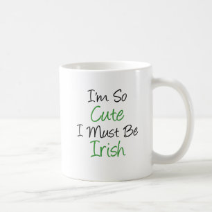 Je suis si mignon je dois être tasse irlandaise