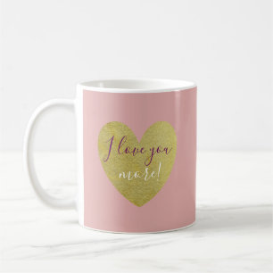 Je t'aime plus de coeur d'or dans la tasse rose