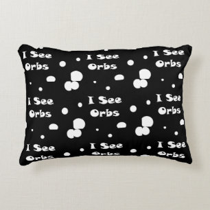Je vois un coussin avec accent orbital
