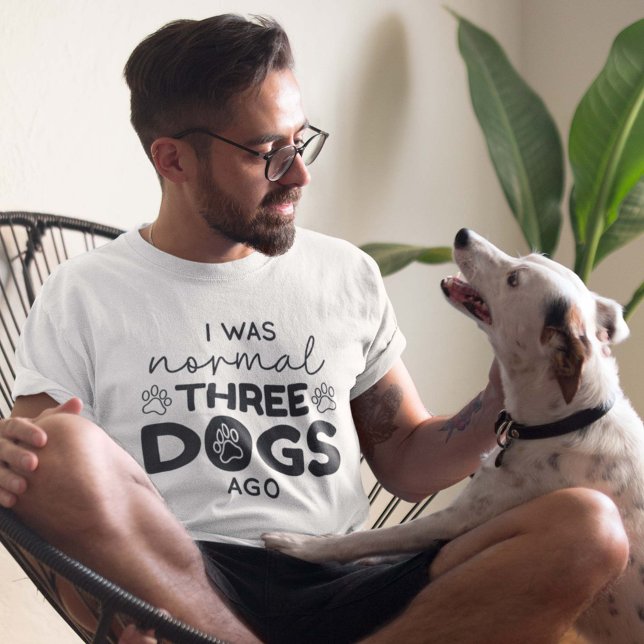 J'Étais Normal Il Y A Trois Chiens T-Shirt (Créateur téléchargé)