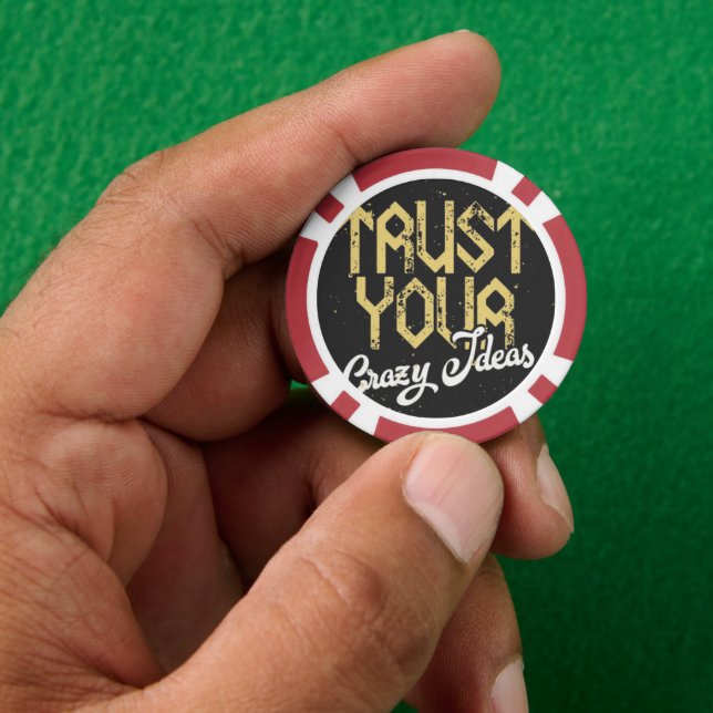 Jetons de poker à enjeux élevés et fous à faire co (main)