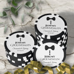 Jetons De Poker Fun Black Bow Cravate et boutons Groomsman Mariage<br><div class="desc">Ces jetons de poker amusants sont conçus comme un cadeau pour les groomsmen de votre mariage. Le design mignon comporte une cravate arc-en-ciel noire avec trois boutons noirs. Il y a place pour son nom, le titre "Groomsman" les noms du couple et la date mariage. Merveilleuse façon de le remercier...</div>