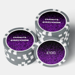 Jetons De Poker La Parties scintillant violette sur le noir domine