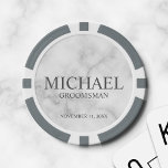 Jetons De Poker Nom et monogramme du Groomsman personnalisé<br><div class="desc">Cadeaux Groomsman personnalisés avec le nom,  le titre et la date du mariage personnalisés en style serif classique gris sur arrière - plan en marbre blanc. Aussi parfait pour Best Man,  Père de la Mariée et plus.</div>