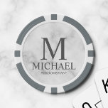 Jetons De Poker Nom et monogramme du Groomsman personnalisé<br><div class="desc">Cadeaux Groomsman personnalisés avec monogramme personnalisé, nom et titre de groomsman en style serif classique gris sur arrière - plan en marbre blanc. Aussi parfait pour Best Man, Père de la Mariée et plus. Remarque : Les détails du marbre sont simulés dans l'oeuvre. Il n'y aura pas de marbre sur...</div>