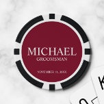 Jetons De Poker Nom et monogramme du Groomsman personnalisé<br><div class="desc">Cadeaux Groomsman personnalisés avec le nom,  le titre et la date du mariage personnalisés en style serif classique blanc sur arrière - plan rouge bordeaux. Aussi parfait pour Best Man,  Père de la Mariée et plus.</div>