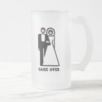 Jeu au-dessus de tasse d'enterrement de vie de