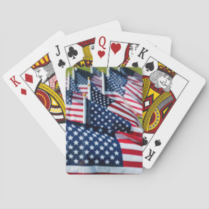 Jeu De Cartes 400 drapeaux flottant fièrement dans un champ