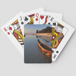 Jeu De Cartes Bateaux en bois sur la plage de Tondooni