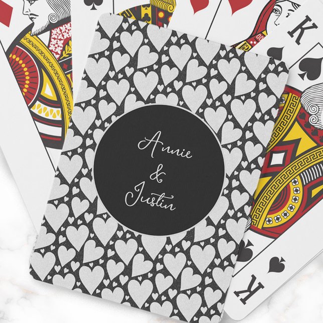 Jeu De Cartes Black White Hearts Valentine Couple Noms (Black and white hearts playing card personalized with couple's names.)