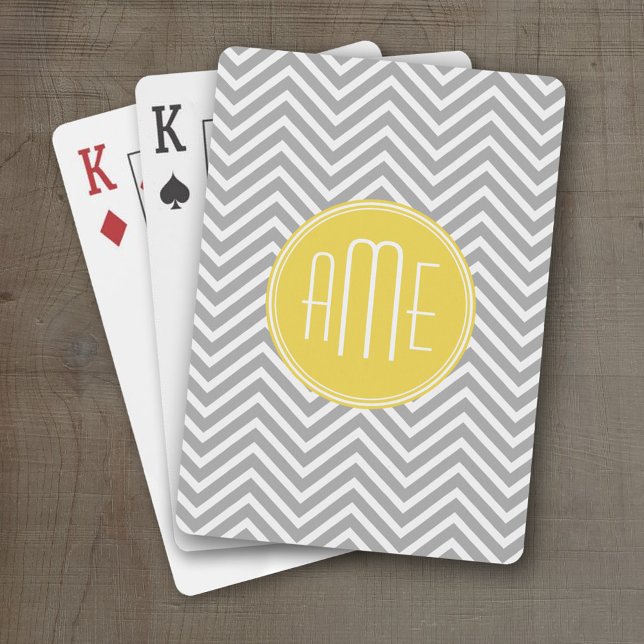 Jeu De Cartes Chevrons gris et jaune Monogramme personnalisé (Personalized Playing Cards)