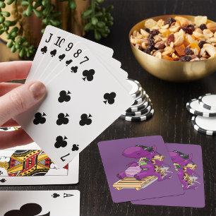 Jeu De Cartes Dragon Violet se détendant sur une chaise de pont